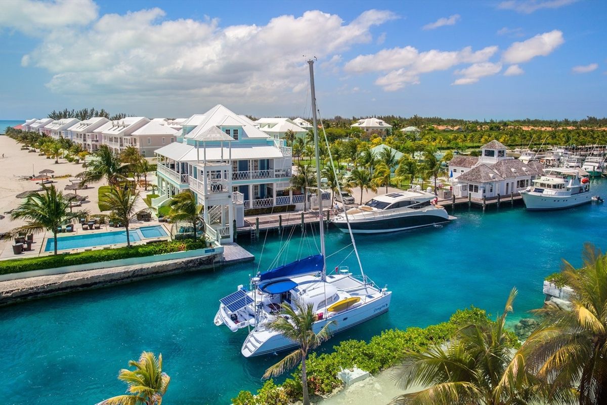 Marina y club de playa Palm Cay cerca de Nassau, Bahamas